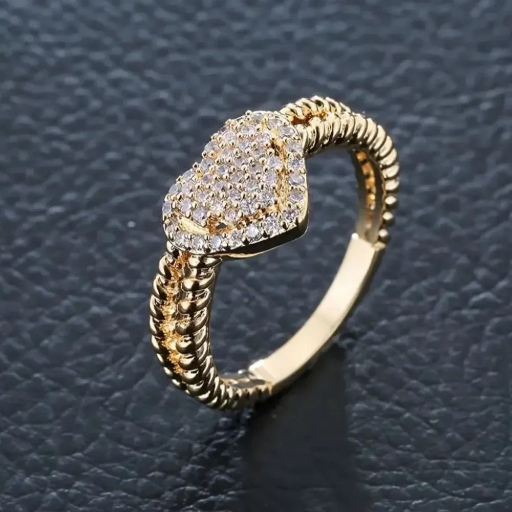 ✨️ Cute 18K Gold Plated Heart Shaped Zircon Ring